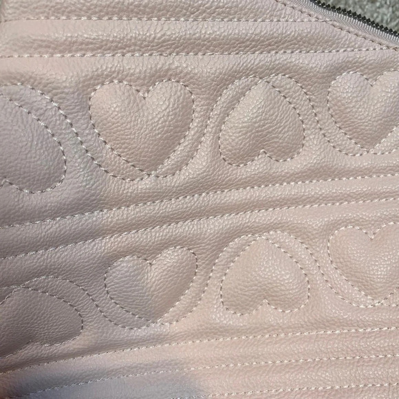 BETSY JOHNSON Heart Pink Quilted Wristlet - Picture 4 of 5